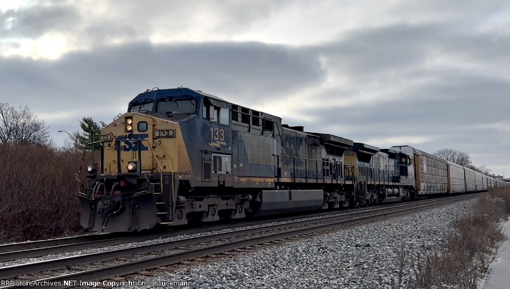 CSX 133 leads M216.